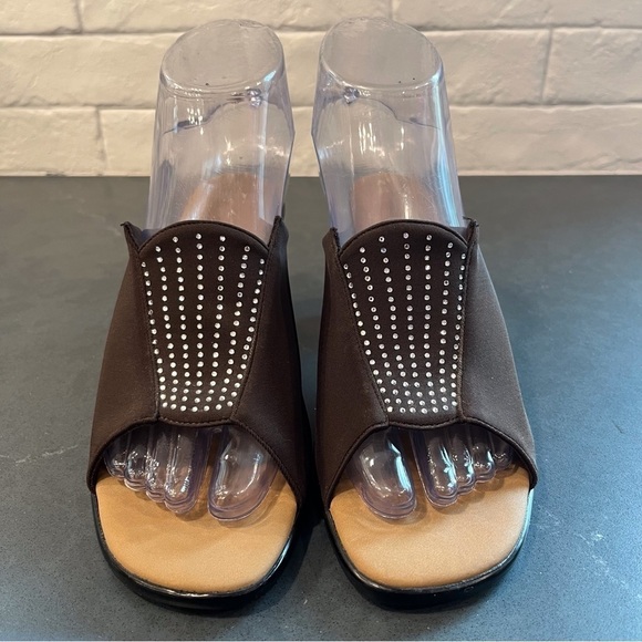 Onex sz 6 brown stretchy mules with crystal bling design - Picture 6 of 16